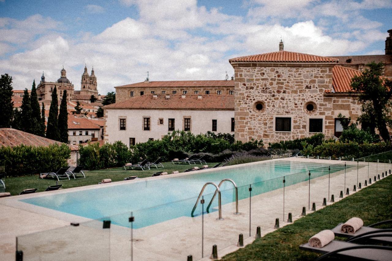 圣埃斯特万宫酒店 萨拉曼卡 外观 照片 Swimming pool at the Hotel Convento del Rosal